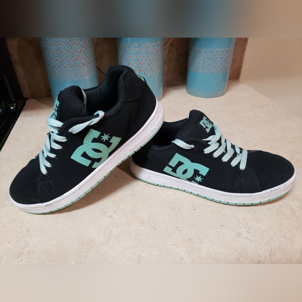 DC Teal/Black Shoes Girls Size 4.5